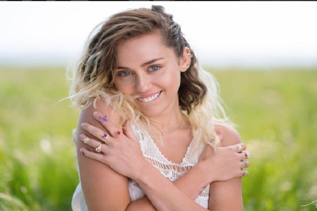 Miley Cyrus Selalu Kontroversi