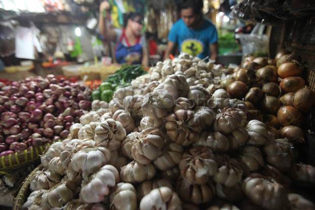 Harga Bawang Putih di Pasar Tradisional Mulai Turun