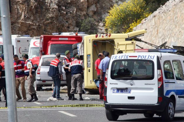 Kecelakaan Horor di Turki, Bus Terbalik dan Jatuh dari Tebing