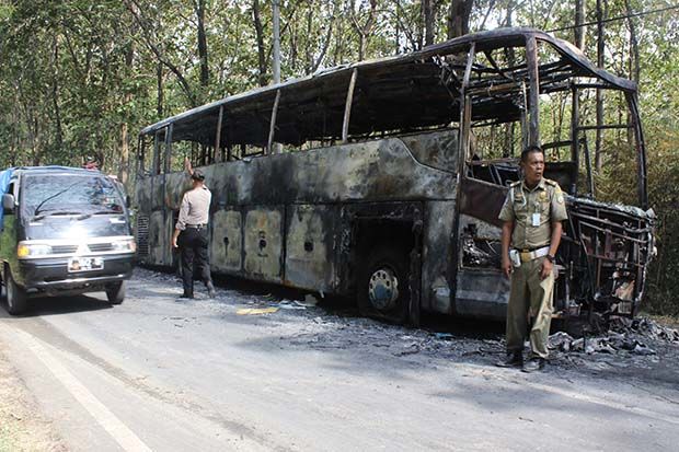 Bus Jurusan Jakarta Terbakar di Hutan Blora