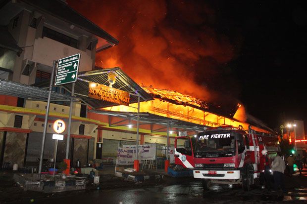 Pasar Songgolangit Ponorogo Terbakar, Api Diduga dari Warung Makan