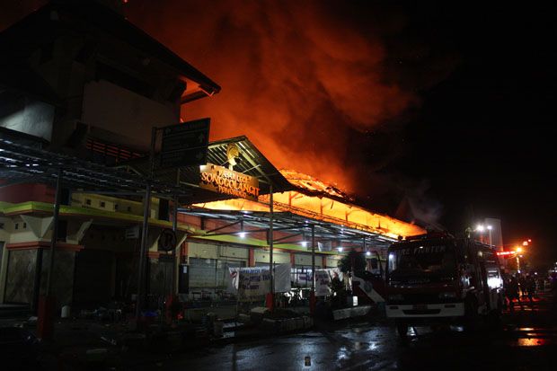 Penyebab Api di Pasar Songgolangit Sulit Dijinakkan