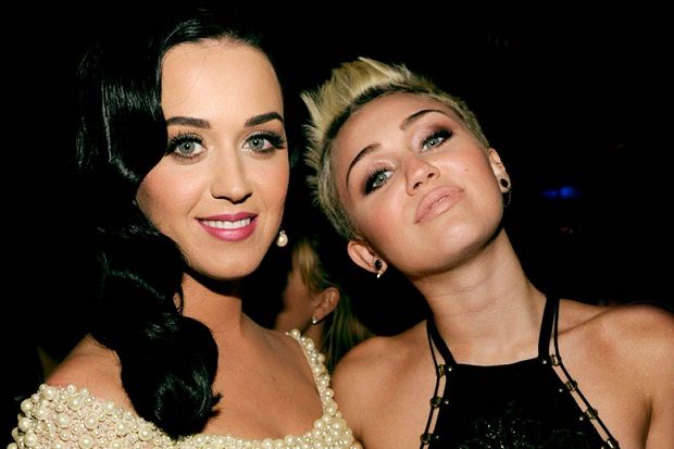 Satu Dekade Pertemanan Miley Cyrus-Katy Perry