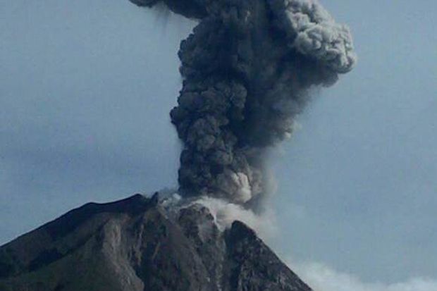 Gunung Sinabung Meletus, Semburan Material hingga 4 Km