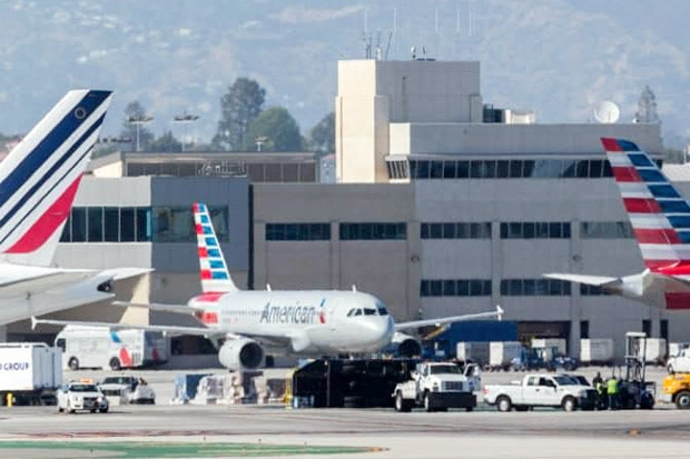 Pesawat dan Truk Tabrakan di Bandara Los Angeles, 8 Luka