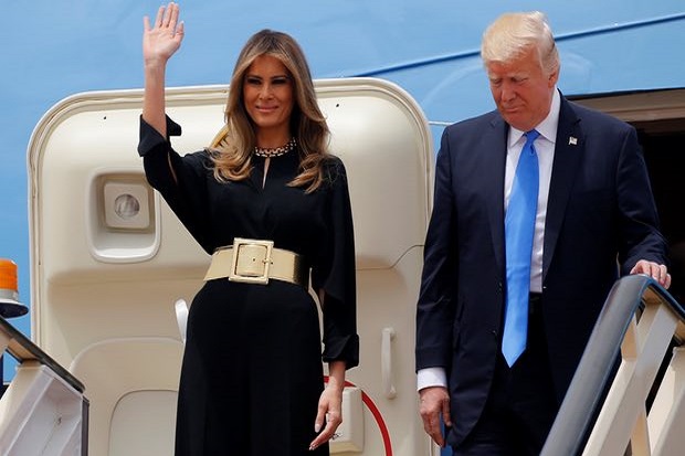 Menolak Berjilbab, Begini Dandanan Istri Trump di Saudi