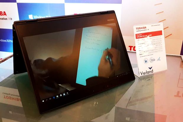 Toshiba Luncurkan Laptop 2 in 1 Teringan di Dunia