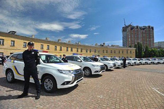Mitsubishi Outlander PHEV Jadi Mobil Kepolisian Ukraina