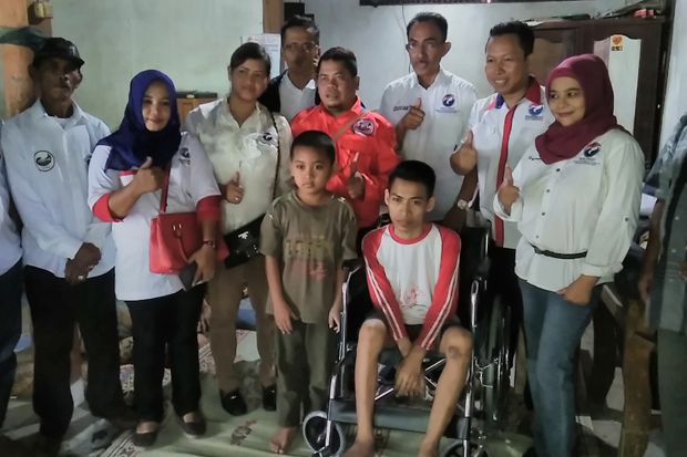 Perindo Berikan Kursi Roda untuk Satu Keluarga Penderita Lumpuh di Sragen
