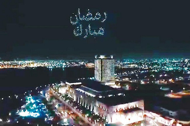 Keren, 300 Drone Bentuk Tulisan Ramadan Mubarak di Langit Jeddah