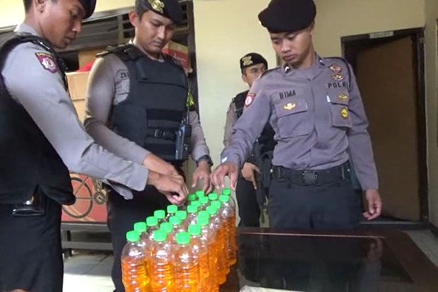 Polres Kuningan Sita Ratusan Botol Miras Oplosan Selama Ramadan