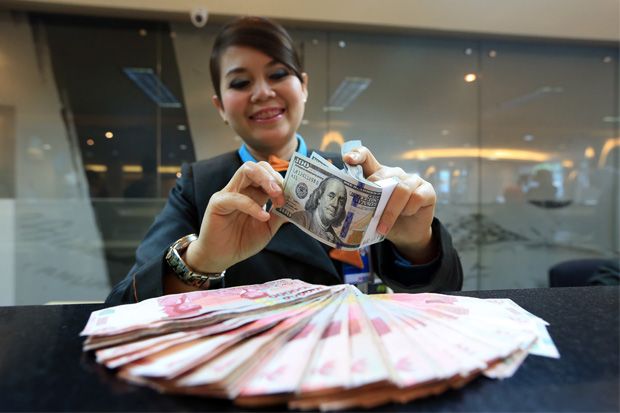 Rupiah Pulang Melemah, Dolar Perkasa Akibat Tertekannya Euro