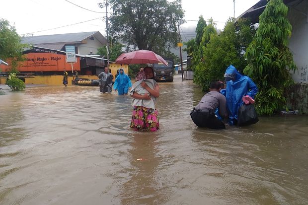 Gubernur Sumbar Minta Warga Waspadai  Banjir dan Longsor Susulan