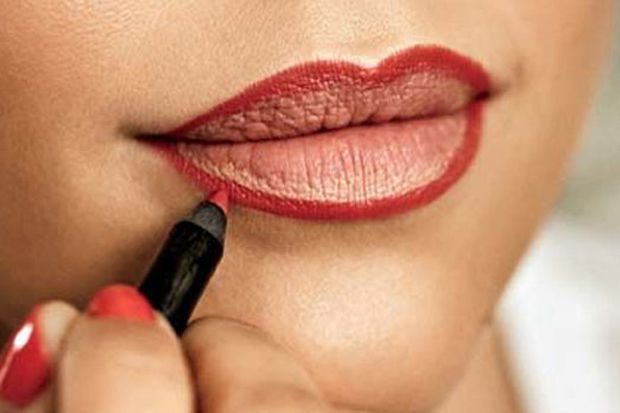 3 Warna Lip Liner yang Wajib Dimiliki Para Wanita