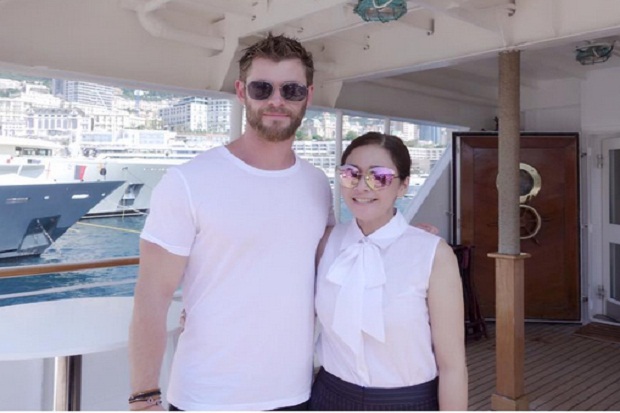 Maia Estianty Foto Bareng Chris Hemsworth, Netizen Iri