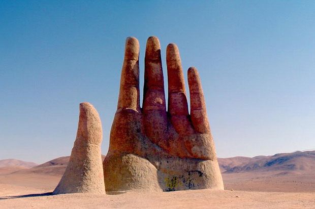 Yuk! Kunjungi Tangan Raksasa di Gurun Atacama