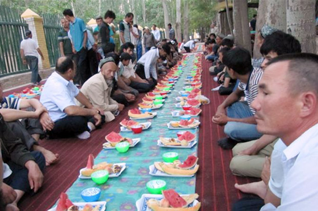 China Halangi Muslim Xinjiang Jalani Puasa Ramadan