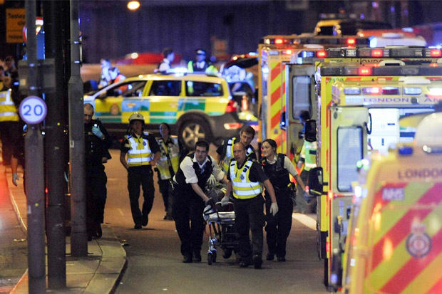 Teroris Tabraki Pejalan Kaki dan Tikam Pengunjung Bar di London