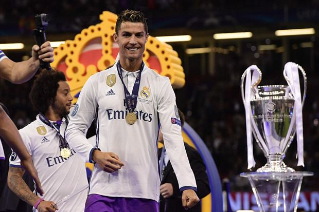 Ronaldo Rayakan Gol ke-600 Bersama Keluarga