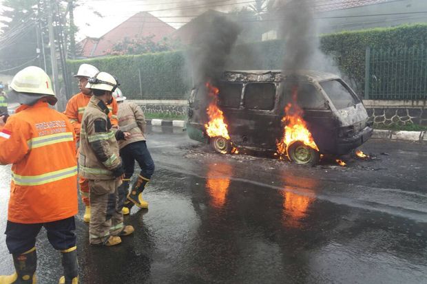 Angkot Terbakar di Bandung, Tiga Orang Terluka