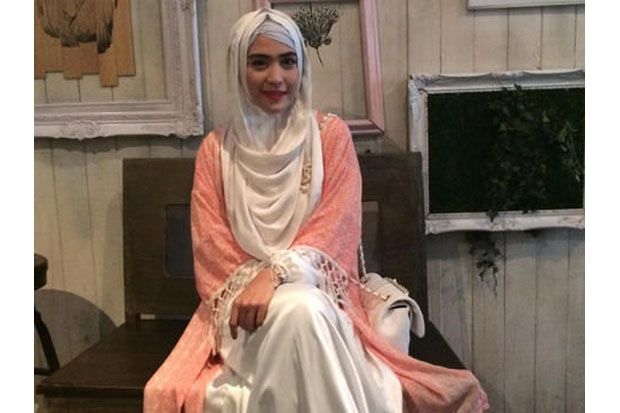 Tips Memadukan Hijab & Make Up Ala April Jasmine