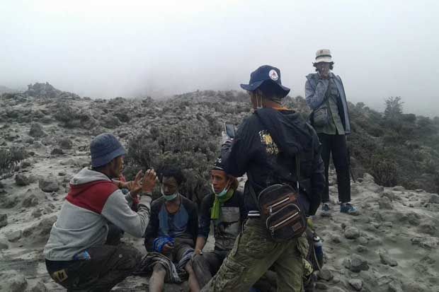 Pelajar yang Hilang di Gunung Marapi Dirujuk ke Rumah Sakit