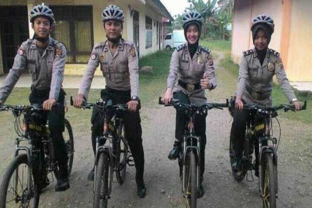 Berikan Rasa Aman, Polisi Bersepeda Patroli di Pasar Bedug