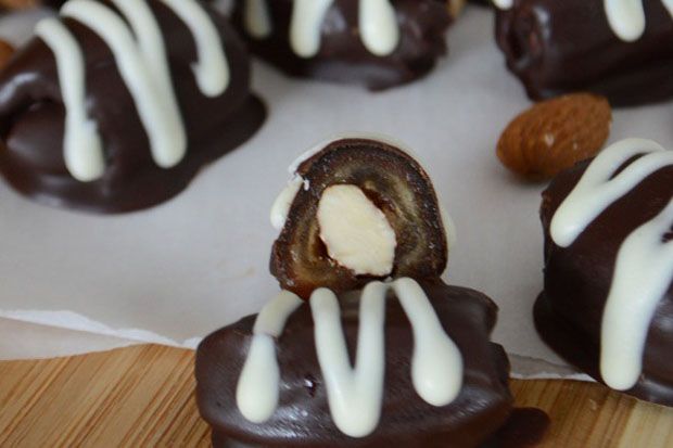 Ajak Anak Bikin Kurma Isi Almond Balut Cokelat untuk Buka Puasa