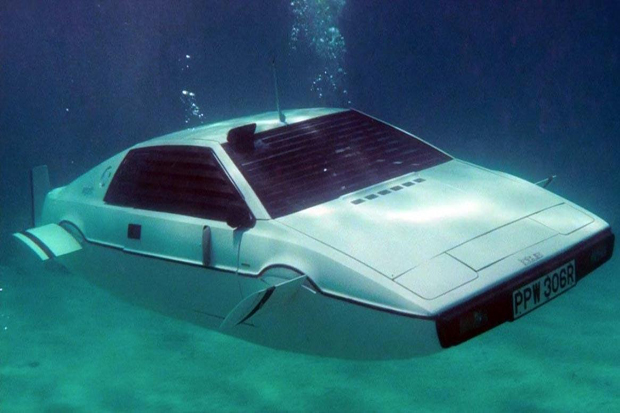 Bos Tesla Ingin Wujudkan Mobil Kapal Selam ala James Bond