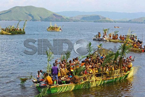 16 Suku di Papua Meriahkan Festival Danau Sentani 2017
