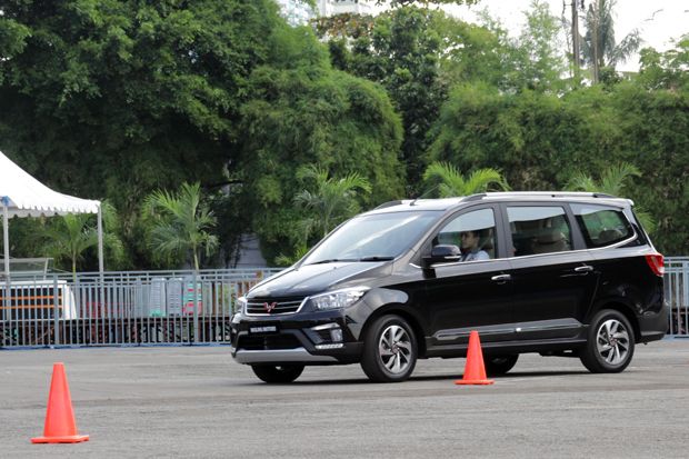 Wuling Buka Kesempatan Pengunjung Jakarta Fair Test Drive Confero S