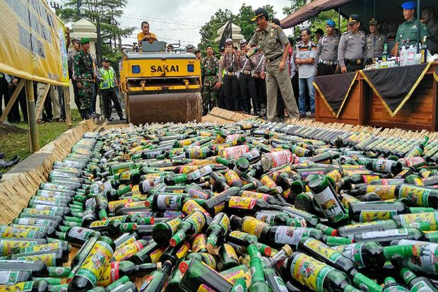 Polres Banjar Musnahkan Ribuan Botol Minuman Keras