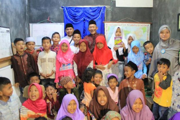 Secercah Senyum Keberkahan Ramadan di Kampung Pemulung