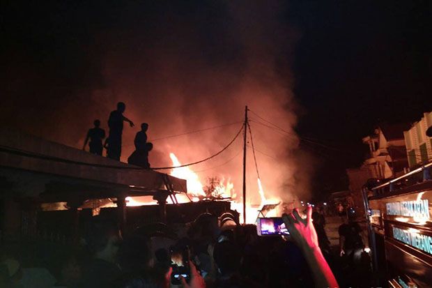 Kebakaran Pasar Baru Kota Bangko, Setelah Lima Jam Api Baru Bisa Dipadamkan