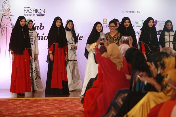 Oki Setiana Dewi Hadirkan Koleksi Hijab Evolution untuk Lebaran