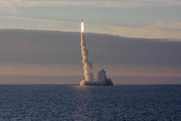 Kapal Selam Nuklir Rusia Uji Tembak Rudal Balistik Antar-Benua