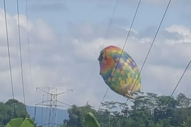 PLN Kembali Turunkan Balon Udara di SUTT Wonosobo-Secang