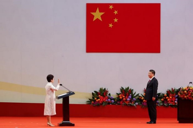 Presiden China Lantik Pemimpin Baru Hong Kong dengan Peringatan Keras
