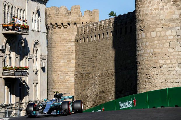 Pembalap Mercedes Petik Makna dari Lomba F1 GP Azerbaijan 2017