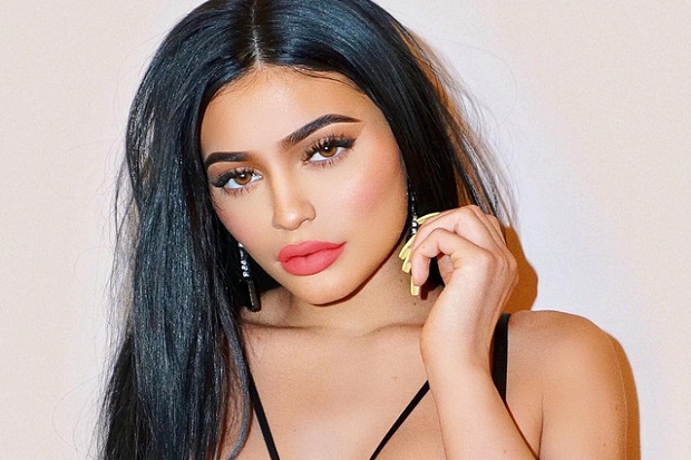 Waduh, Koleksi Busana Terbaru Kylie Jenner Ditarik dari Pasaran