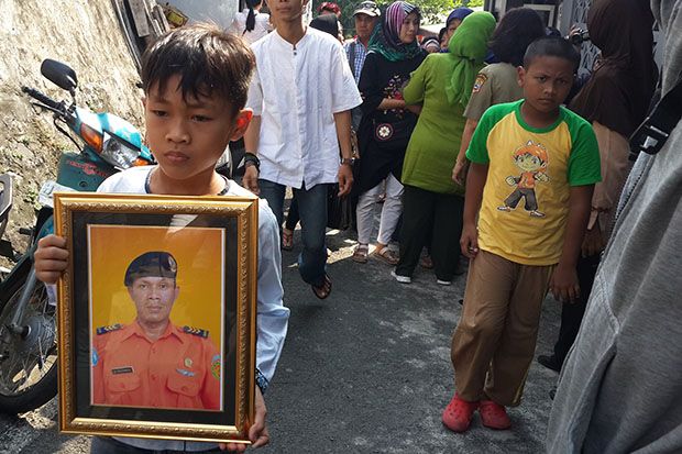 Korban Helikopter Jatuh, Jenazah Budi Resti Dimakaman di TPU Cantung