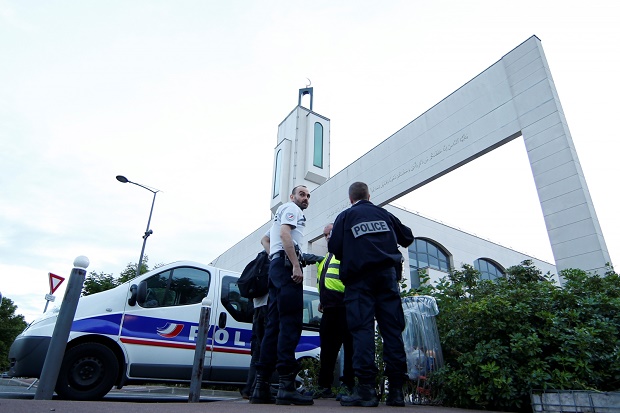 Prancis: Serangan di Depan Masjid Bukan Aksi Terorisme
