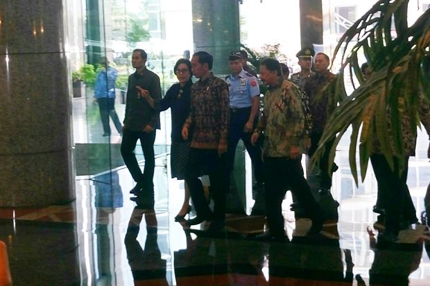 Jokowi Kunjungi BEI Disambut Pelemahan IHSG