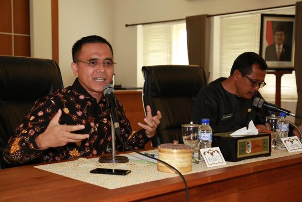 Anas Kembalikan Formulir Pilgub Jatim ke PDIP