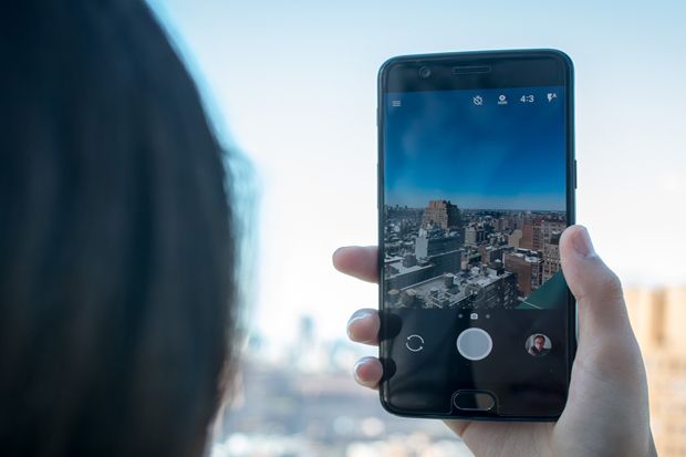 Kelebihan OnePlus 5 Hajar Smartphone Premium Lainnya