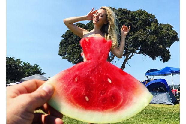 Tren Watermelon Dress Menggunakan Buah Semangka Asli