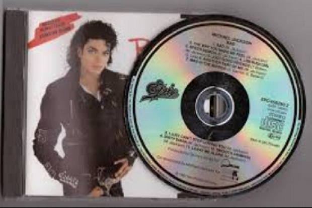 CD Langka Mendiang Michael Jackson Dilelang