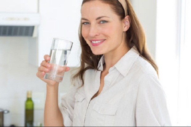 6 Manfaat Minum Air Hangat untuk Tubuh