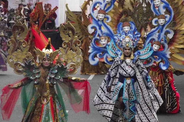 Semarak Solo Batik Carnival Angkat Tema Kembali ke Masa Kejayaan