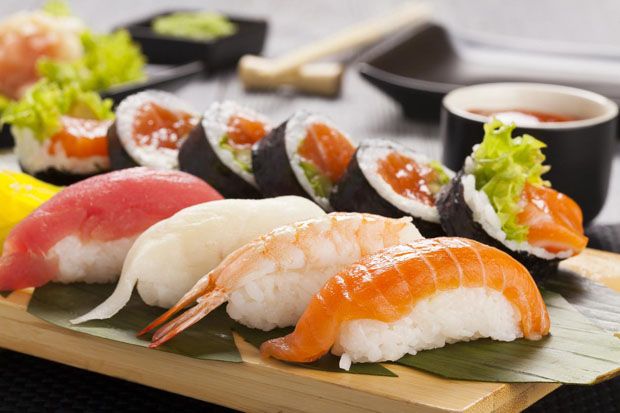 5 Bahaya Kesehatan Mengonsumsi Sushi secara Berlebihan